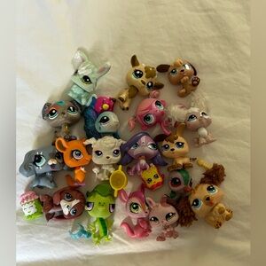 Littlest Pet Shop! + 2 accessories and Shopkins